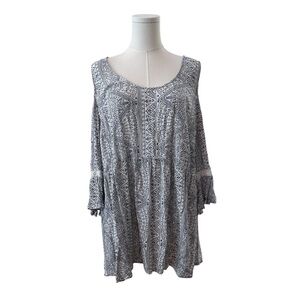 Women's 3X Blue White Cold Shoulder Flare Bell Sleeve Babydoll Relaxed Plus Top